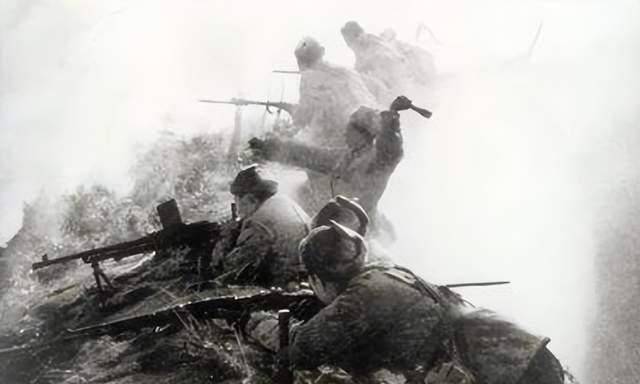 1958年军区首长路过辽宁,看到粮库警卫大惊:你不是了?