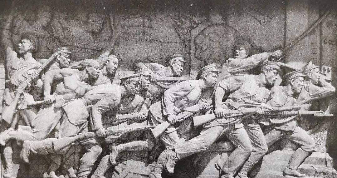 1911年,清政府为了缓解极度窘迫的财政状况,想要把原来民办的铁路和