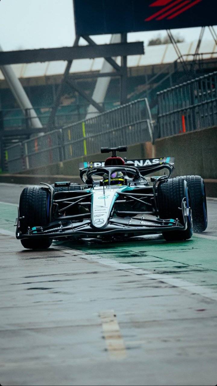 梅赛德斯w15全新涂装致敬"银箭"传奇90周年