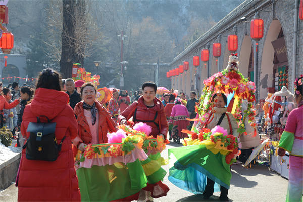 "锦绣太原城 欢乐中国年—蒙山景区龙年春节人气满满年味浓_游客