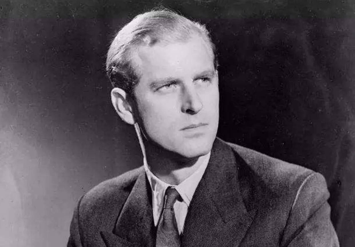 美男计!51岁老女人陷入"爱情陷阱"-克格勃特工一次的