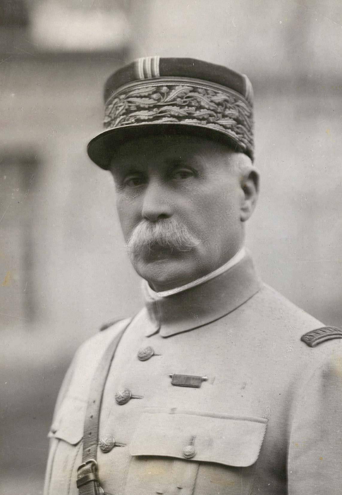 最终法国总理保罗雷诺和贝当元帅以及众议院议员安德烈·马奇诺支持了