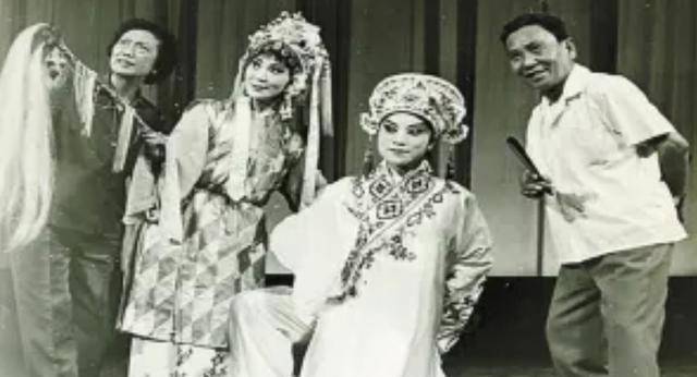 之后在周传瑛等诸位老师的教导下,她又掌握了眼神,神态的要点,让