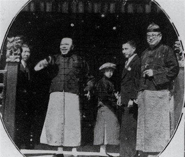 上海青帮老大黄金荣,霸占整个上海滩却曾遭暴打,晚年?