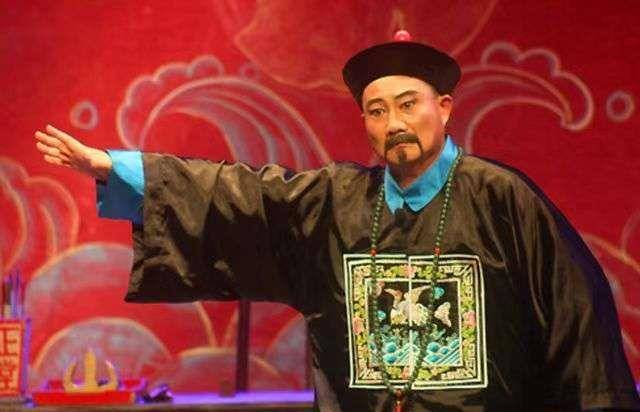 和珅这样做,李侍尧也不敢怎么反抗,原因就是和珅是皇帝派来的,他如果