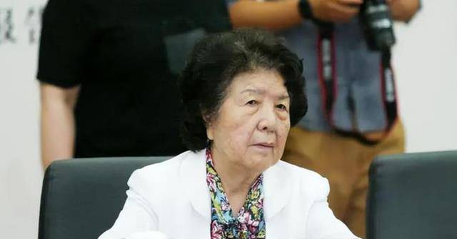 她是新中国首位女省委书记,对江西经济贡献巨大,晚年专注于公益_万绍