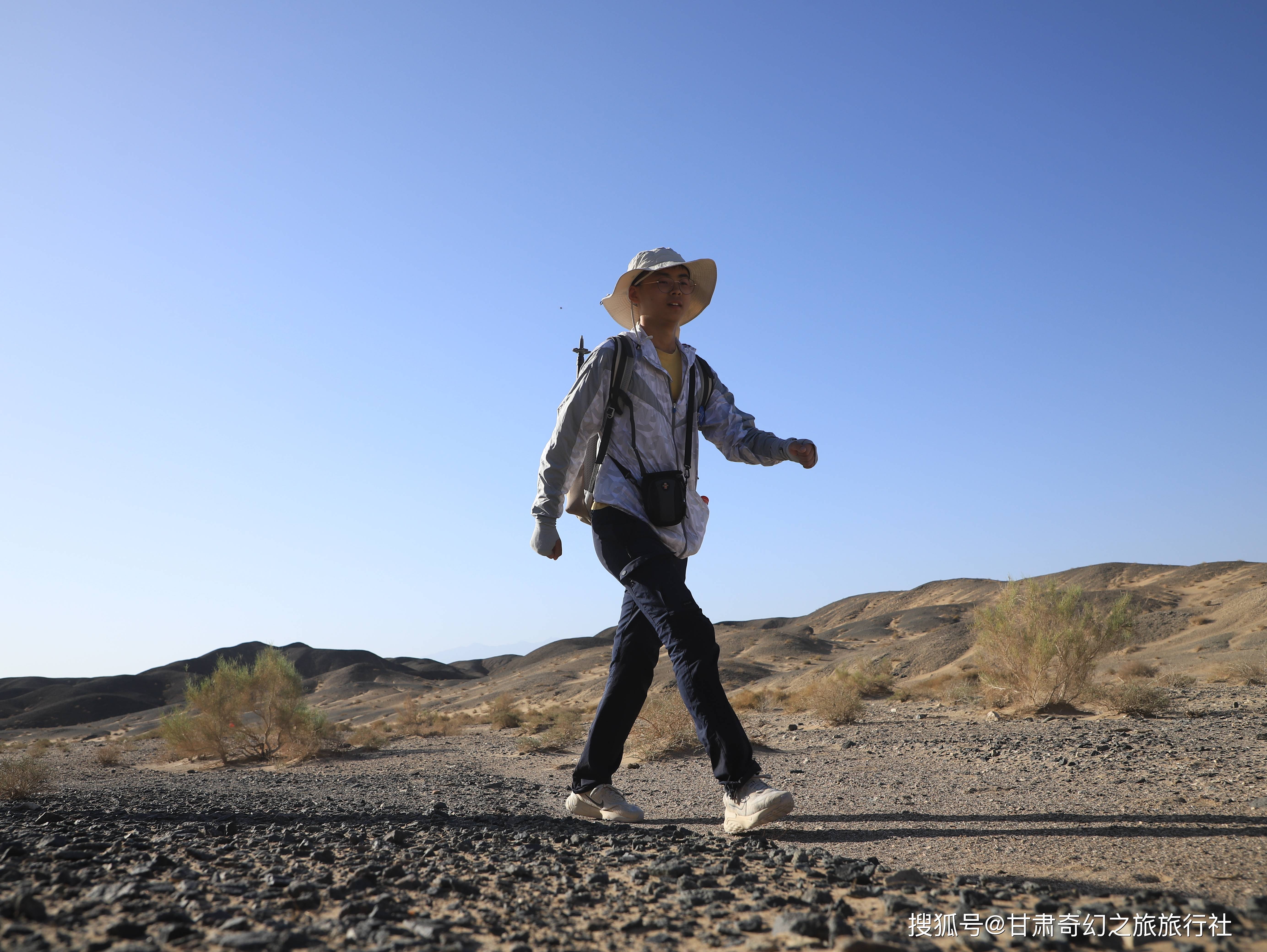 敦煌徒步,身体和灵魂总有一个在路上