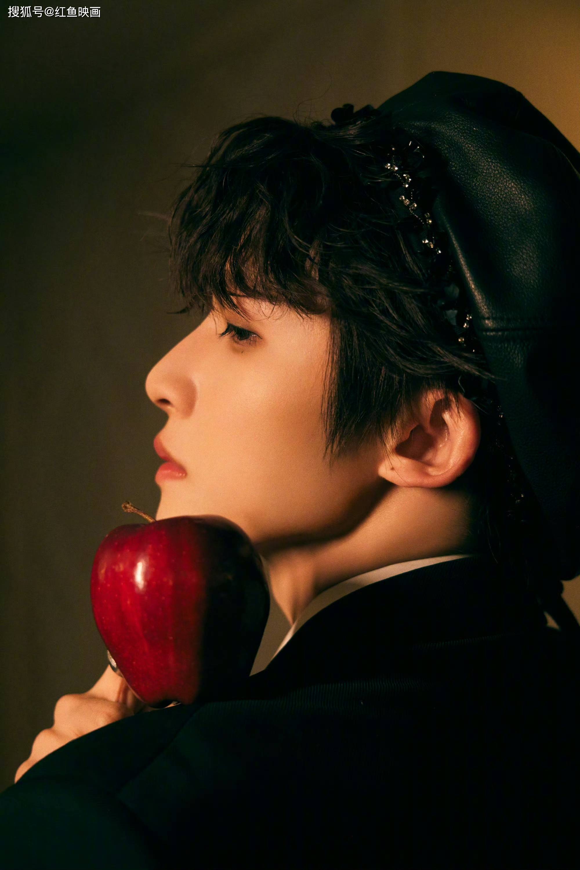 刘宇 玫瑰黑伞王子华丽写真