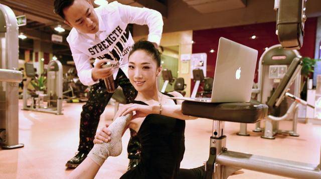 90后柔术界美女大师,每天3小时高强度训练,多次打破吉尼斯纪录_刘藤