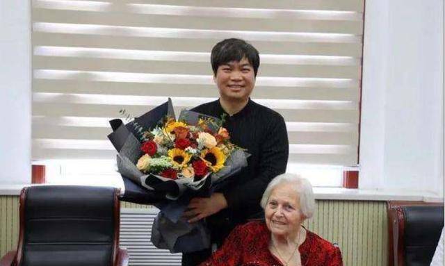 1946年吴雪莉随夫来华,为中国教育做贡献,获总理特批中国籍_美国_夫人