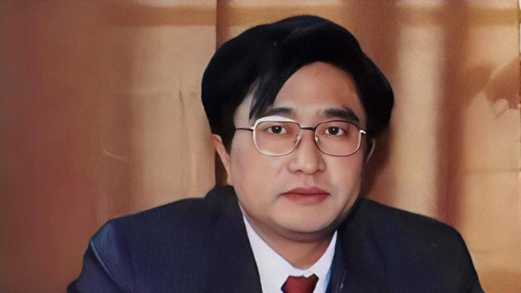 2001年,对着马向东临刑照片,原任秘书写下反腐小说,畅销几十万册_澳门