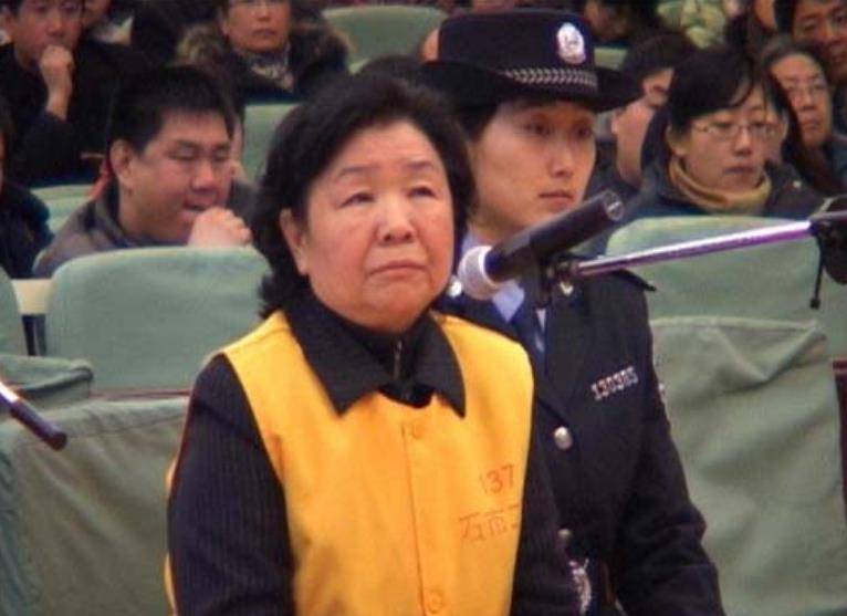 "乳业女皇"——原三鹿董事长田文华的沉浮录_牛奶厂_奶粉_厂里