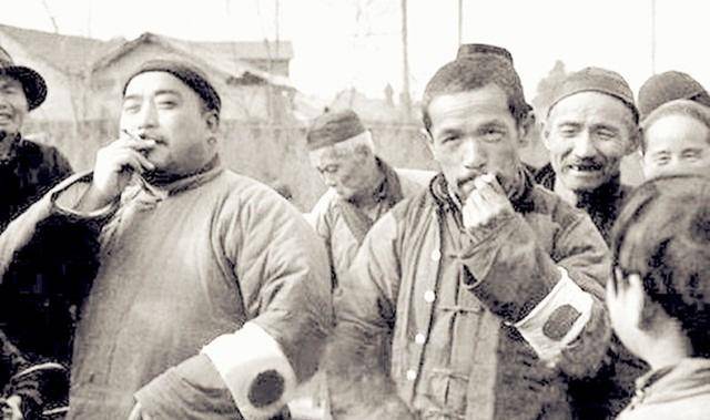 枪毙袁文会时法场人山人海,围观者评论:大混混死到临头也尿海了_天津_