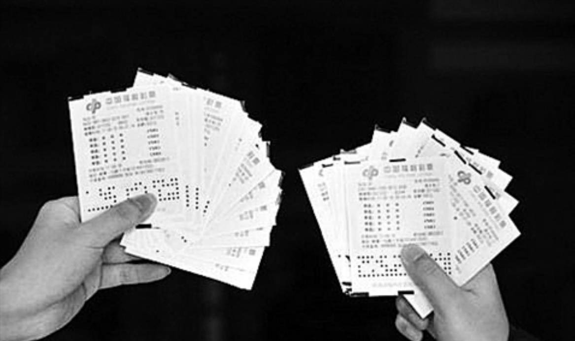 2007年,河北男子拿20万现金买车,竟是5100万农行金库