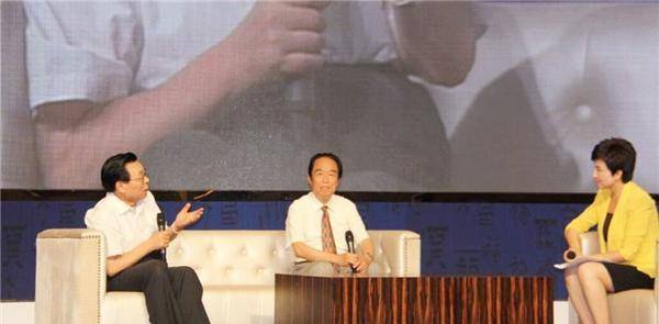 70岁阎崇年称满清入关为民族融合,却遭小伙掌掴,小伙:拒绝道歉_黄海