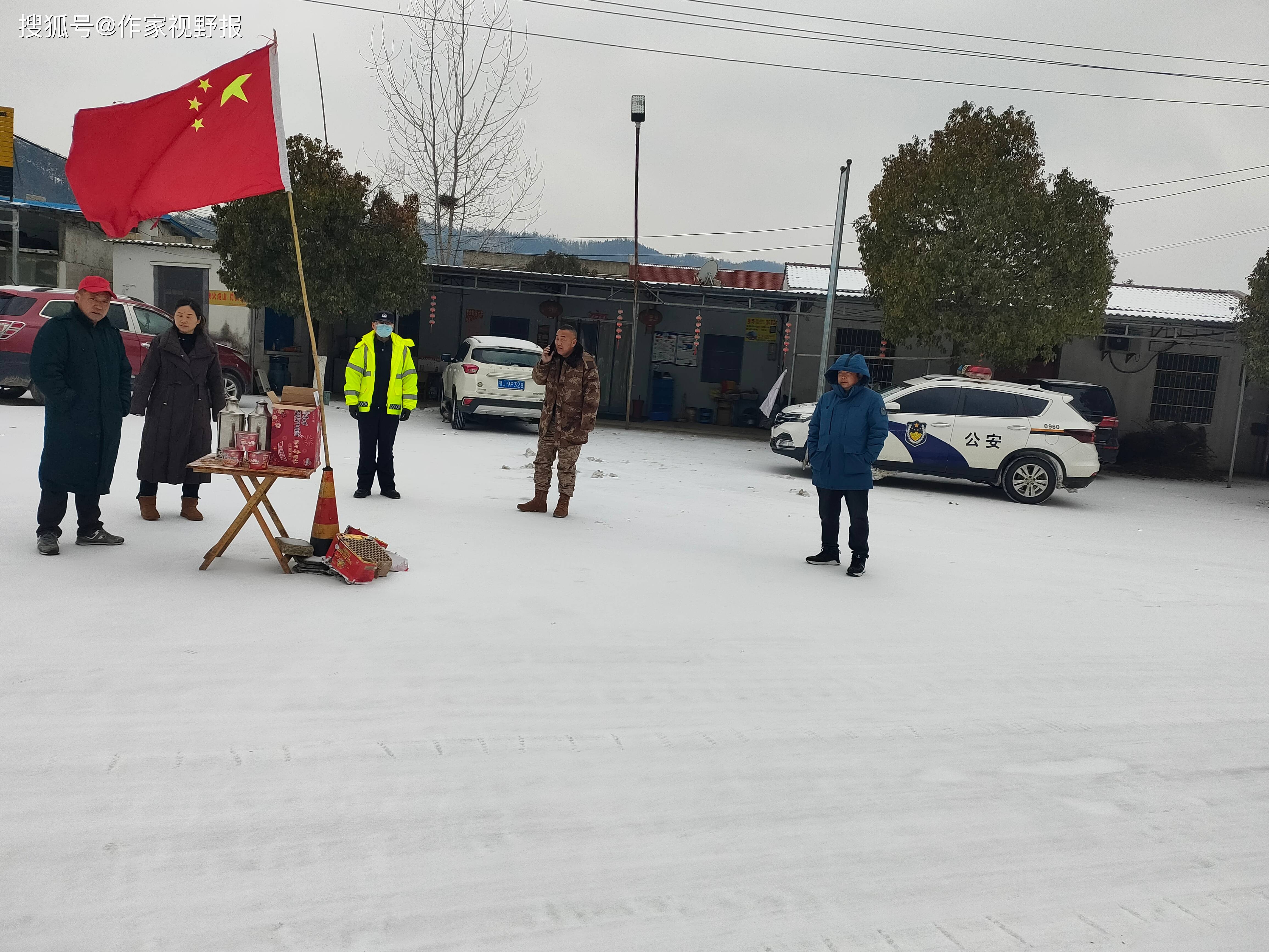 湖北红安县华家河镇干群热血温暖冰雪天_王姚线_道路_情况