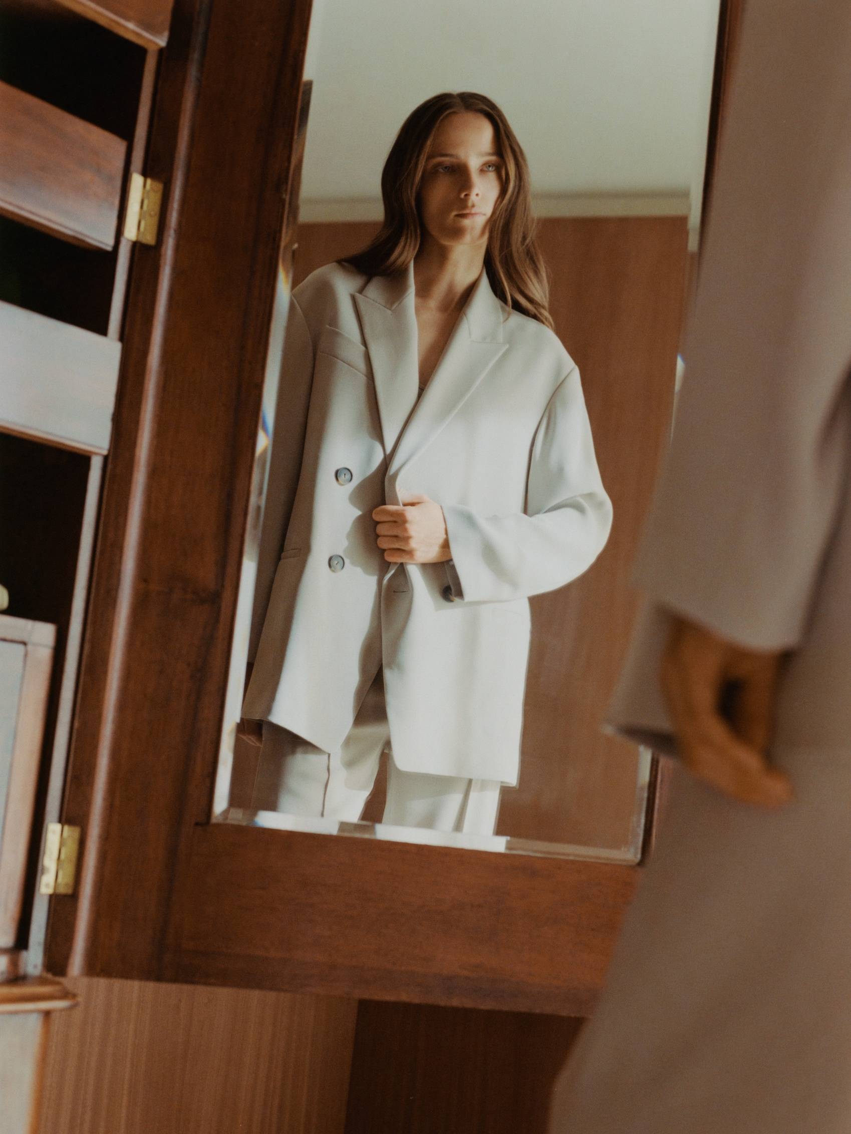 vince发布2024春季系列广告大片_灵感_vince_造型