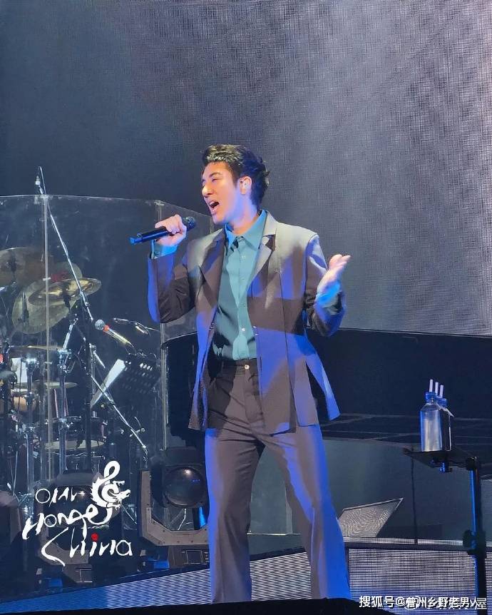 王力宏的演唱会以一首新歌《想见就能相见》开场,这首歌是他为了这次