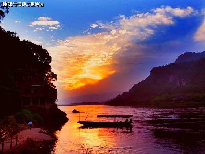 薛志鹏:七绝·长江夹江千佛岩·万里长江半卷诗60首之30_诗词_精神