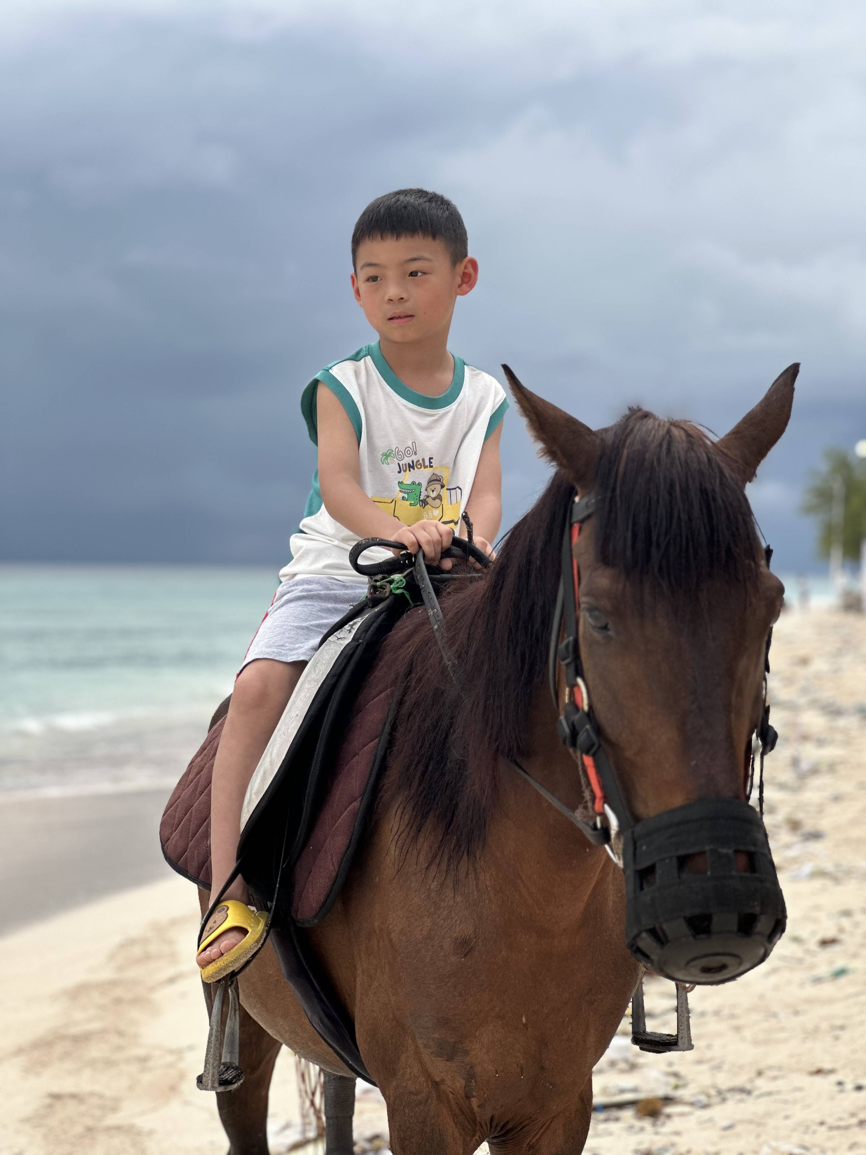 龙目岛海边的小男孩_搜狐汽车_搜狐网