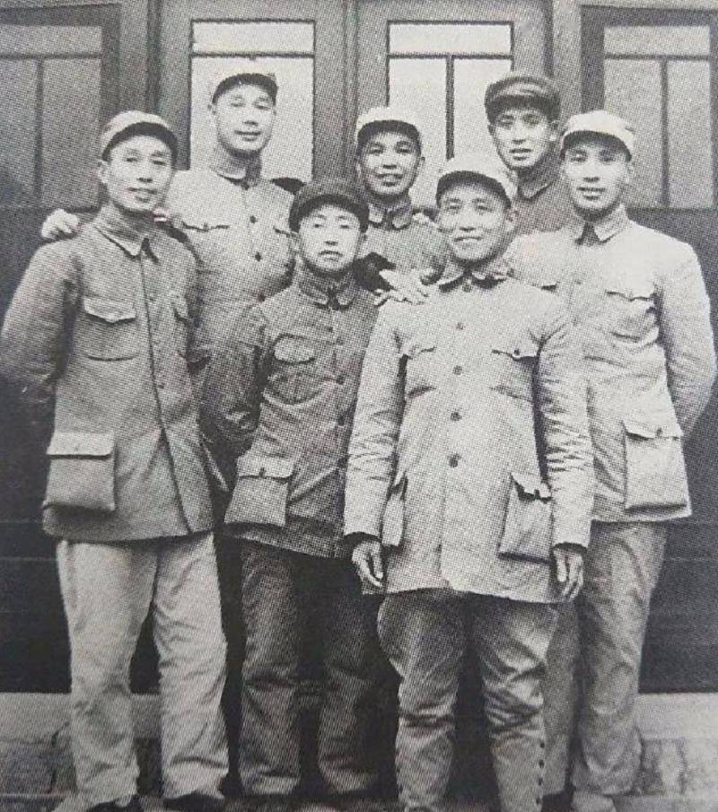 1991年,独臂将军彭绍辉的遗物皮箱被打开,遗孀张纬:我从未见过_作战