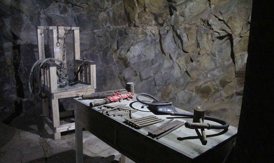 重庆老农发现"手铐遗骸",揭开26年前,女烈士的遇害