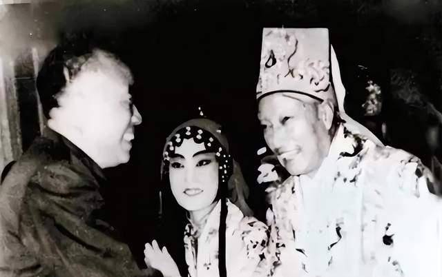 秦腔女演员孟遏云,年轻时饱受军阀摧残,59岁去世时只