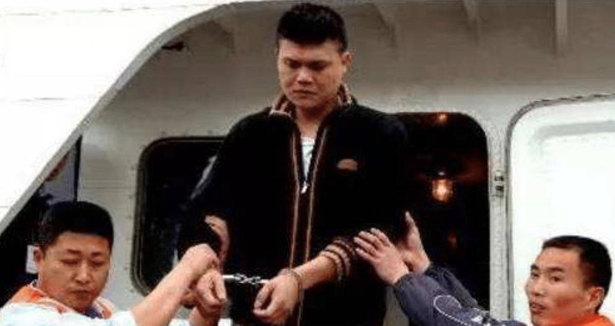 张锡铭因为这种狂妄行为,陆续获得了很多赎金,他很快就过上了花天酒地