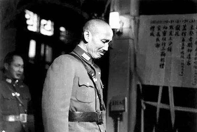 " 可蒋介石心里已然有数,出言呵斥道:"不要乱讲,武山庙菩萨是灵的!