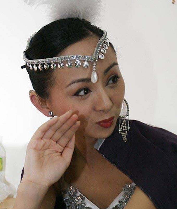 邰丽华:2岁失聪,靠《千手观音》爆红,如今的她怎么样了?