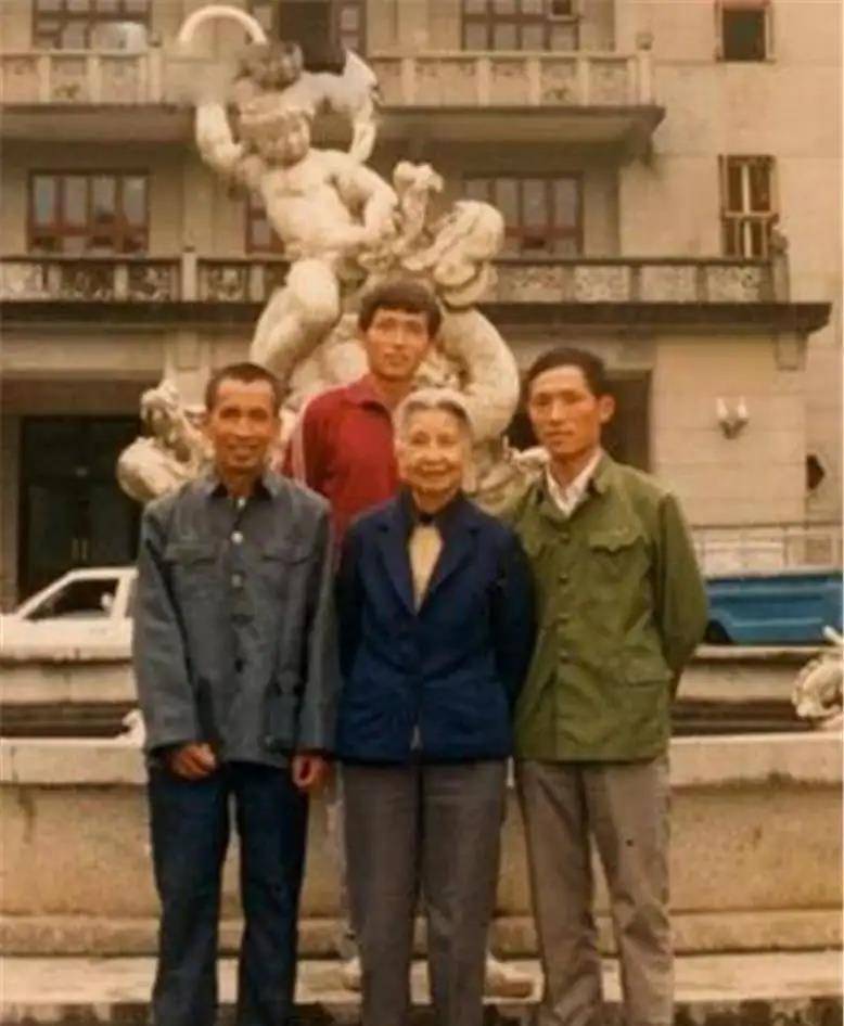 井冈山三大美女之一的曾志:三段婚姻情路坎坷,大儿子在家务农_工作