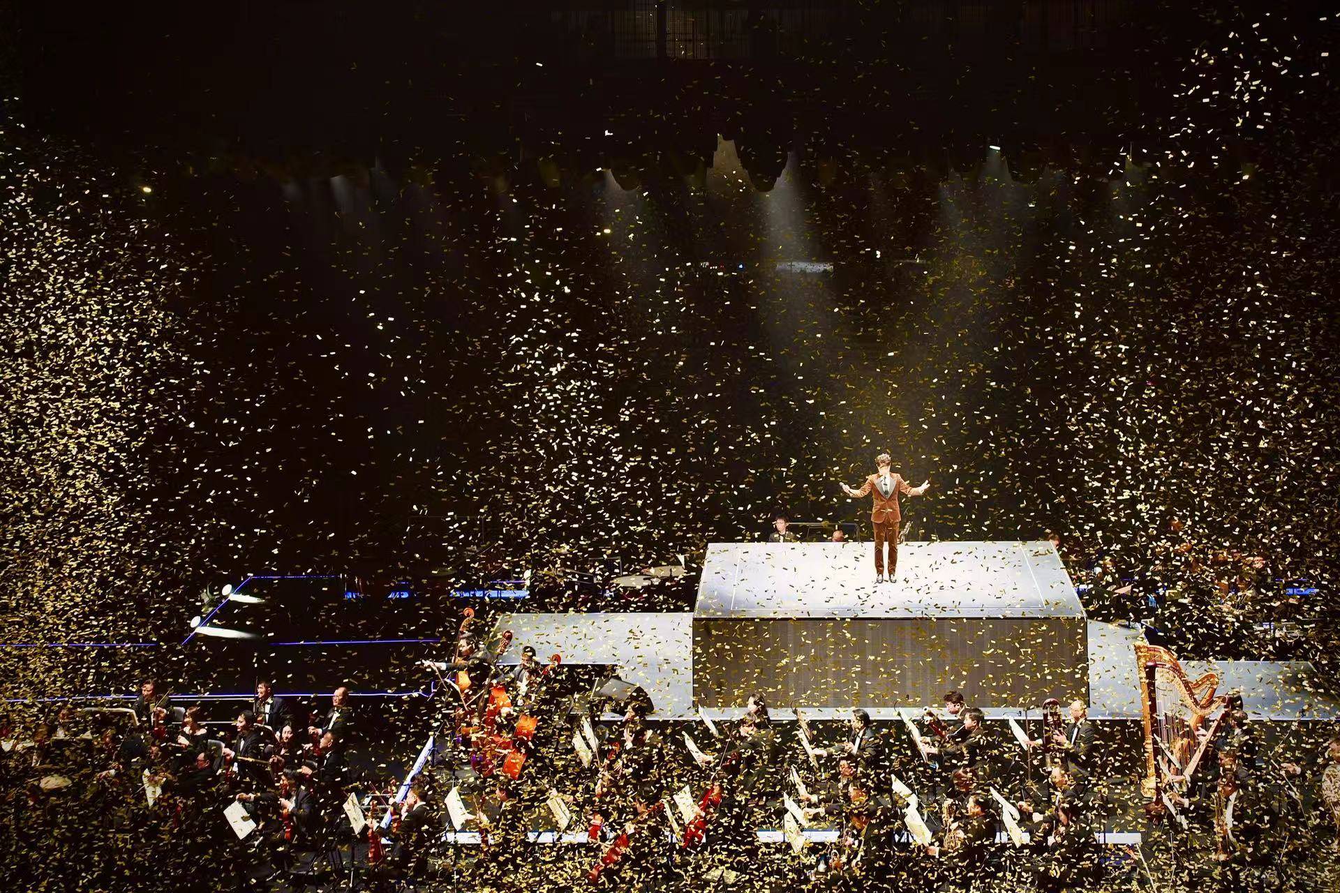 李克勤弦续北京站火热开唱 再现金曲时代惊喜串烧燃动全场_演唱会