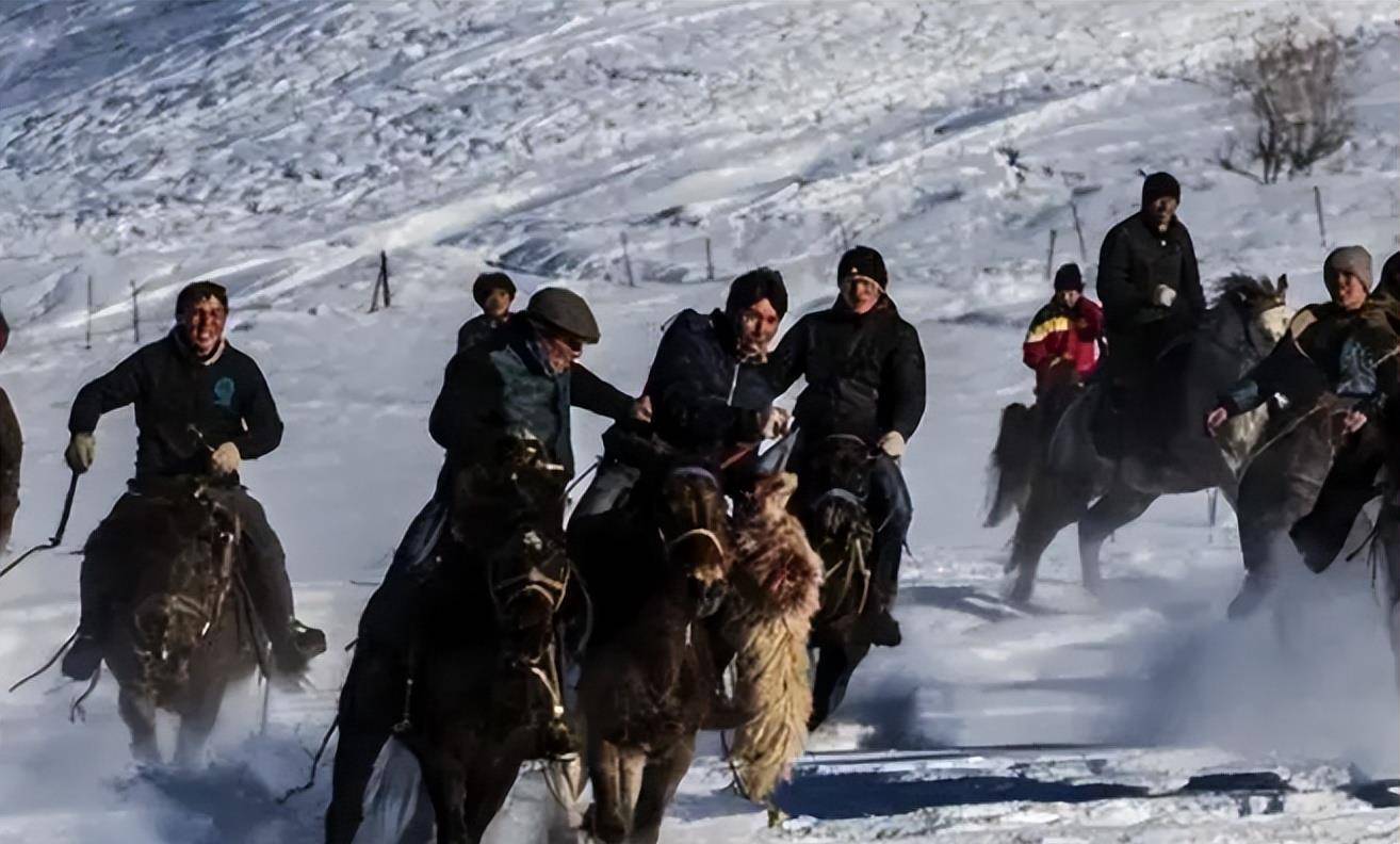 悍匪乌斯满恶贯满盈,三省联合追剿,临死前做了个抬头望天的动作_乌思