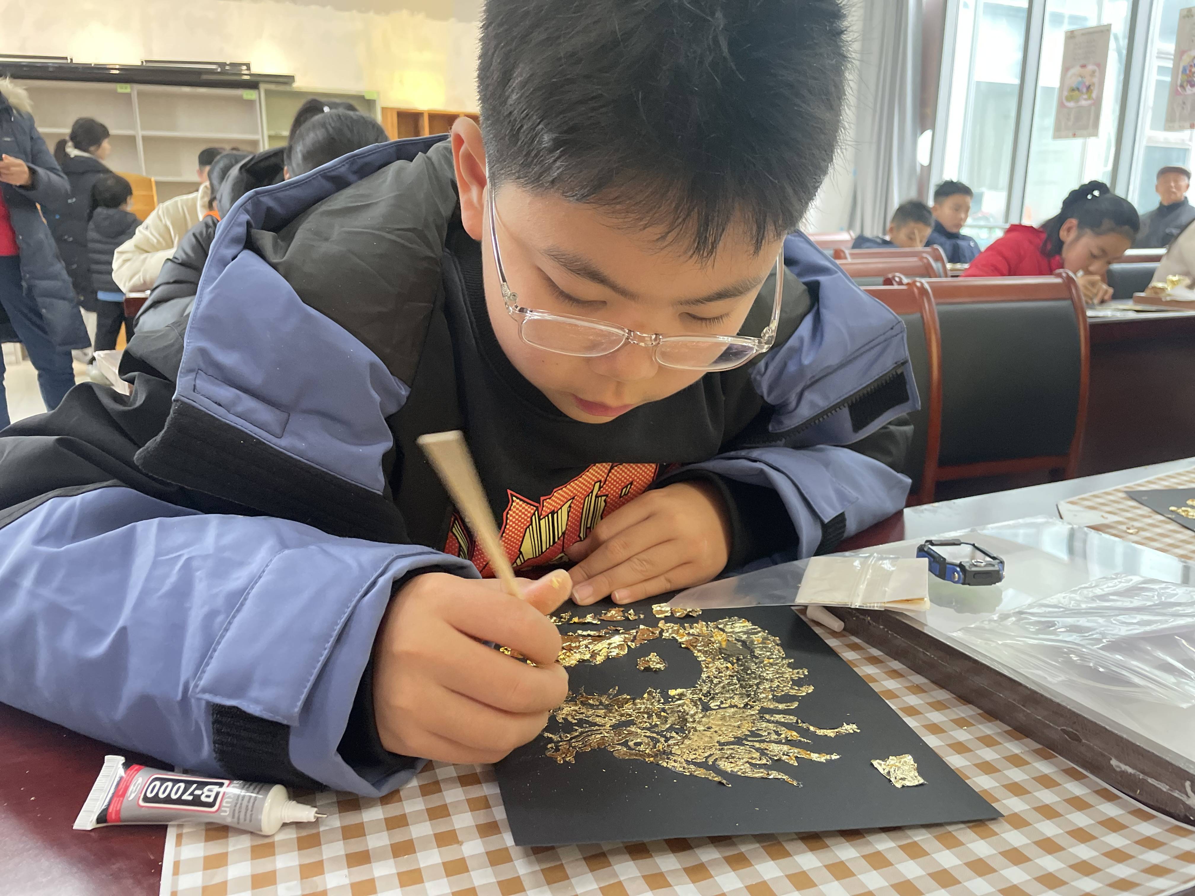 龙年主题金箔画体验活动