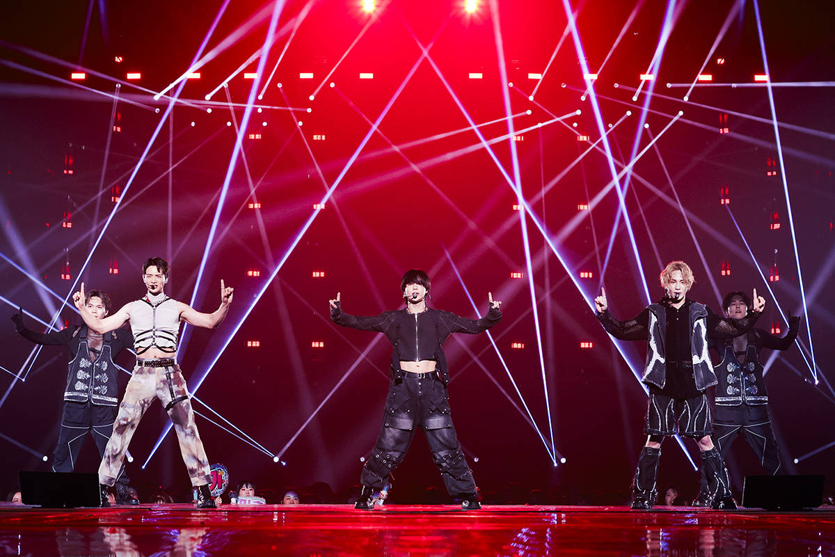 SHINee日本东京巨蛋演唱会圆满结束 现场聚集10万名观众！