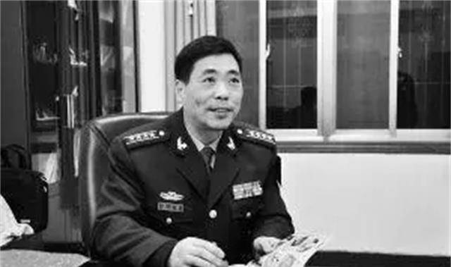 何雪豪:8岁被特招入伍,成为特种兵,学费由国家承担_训练_小雪_算盘