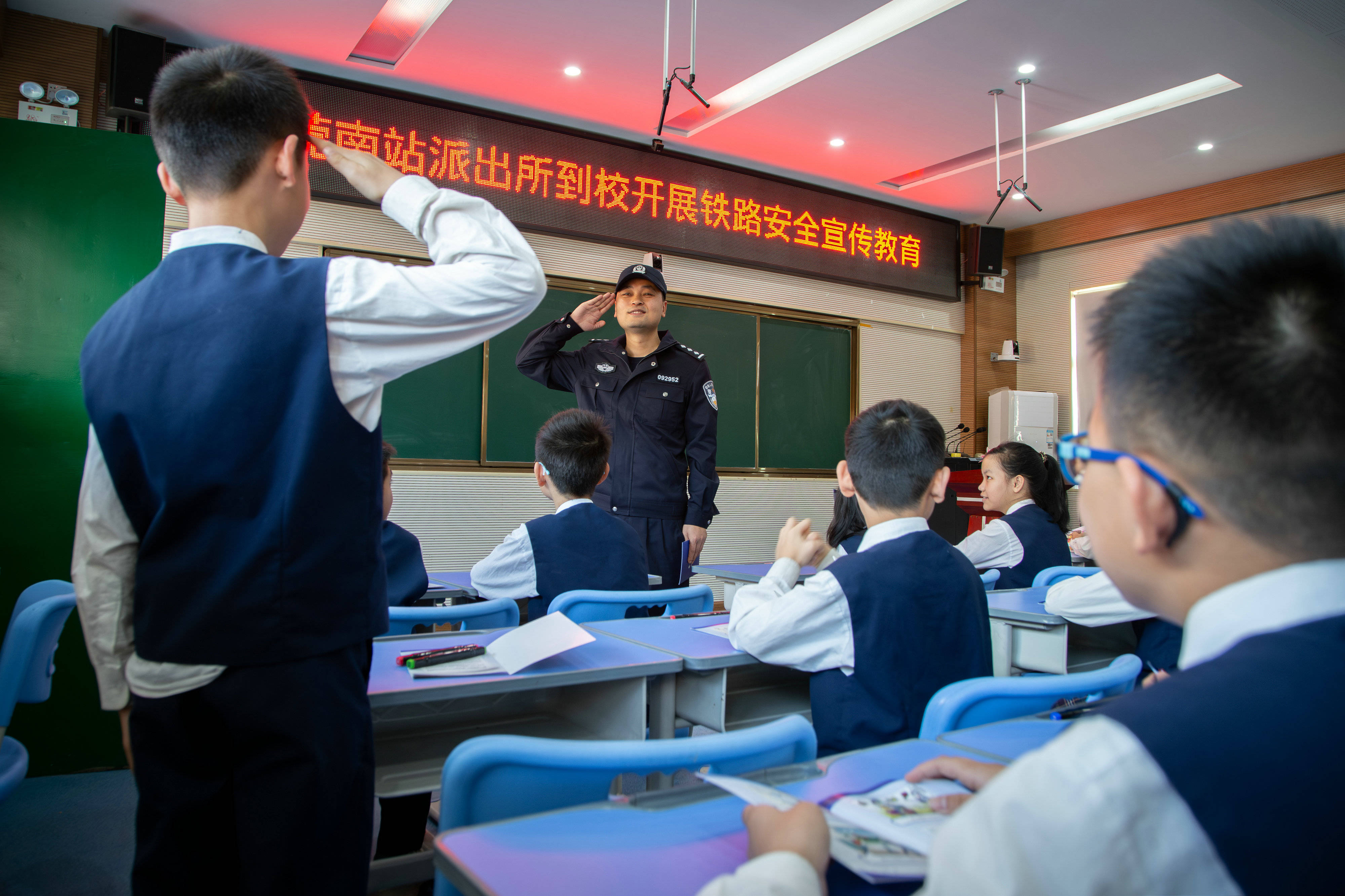 2024春运全国铁路公安民警"风采杯"纪实摄影大赛作品