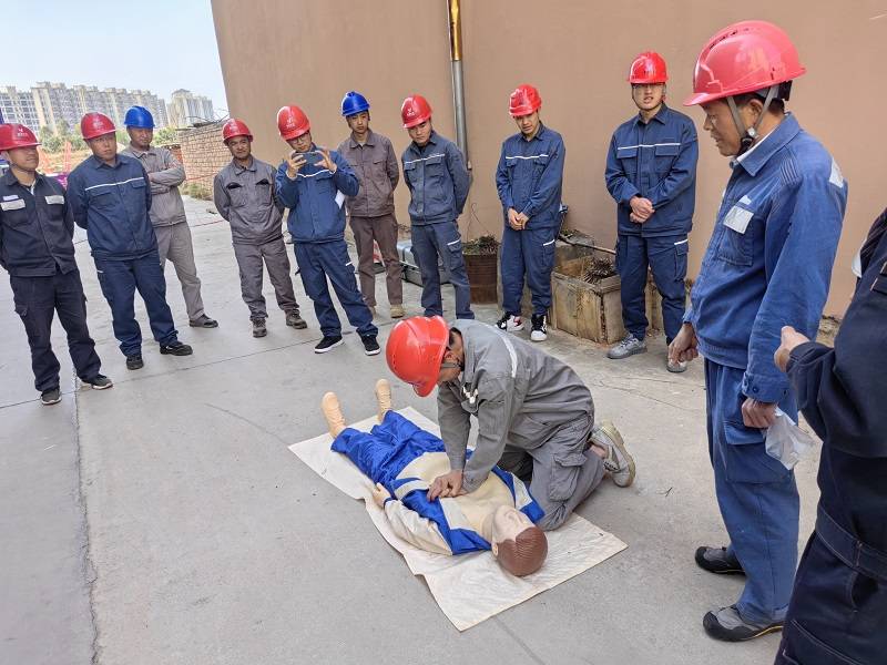 电网云南曲靖沾益供电局组织施工单位开展应急演练_模拟_急救_能力