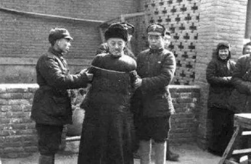 他被任命为八路军军区司令,上任时遭拒不交权的前任