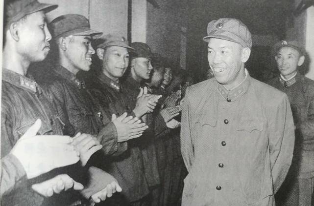 军区司令换了7位,他始终是副司令,当年老部下竟成