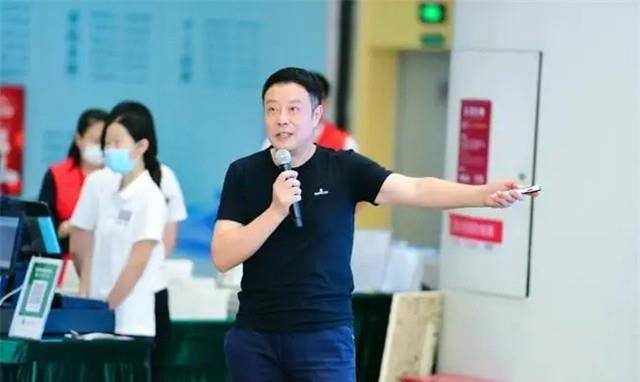 宋英杰:主持央视天气预报近30年,却是个兼职的"临时工"_气象_工作