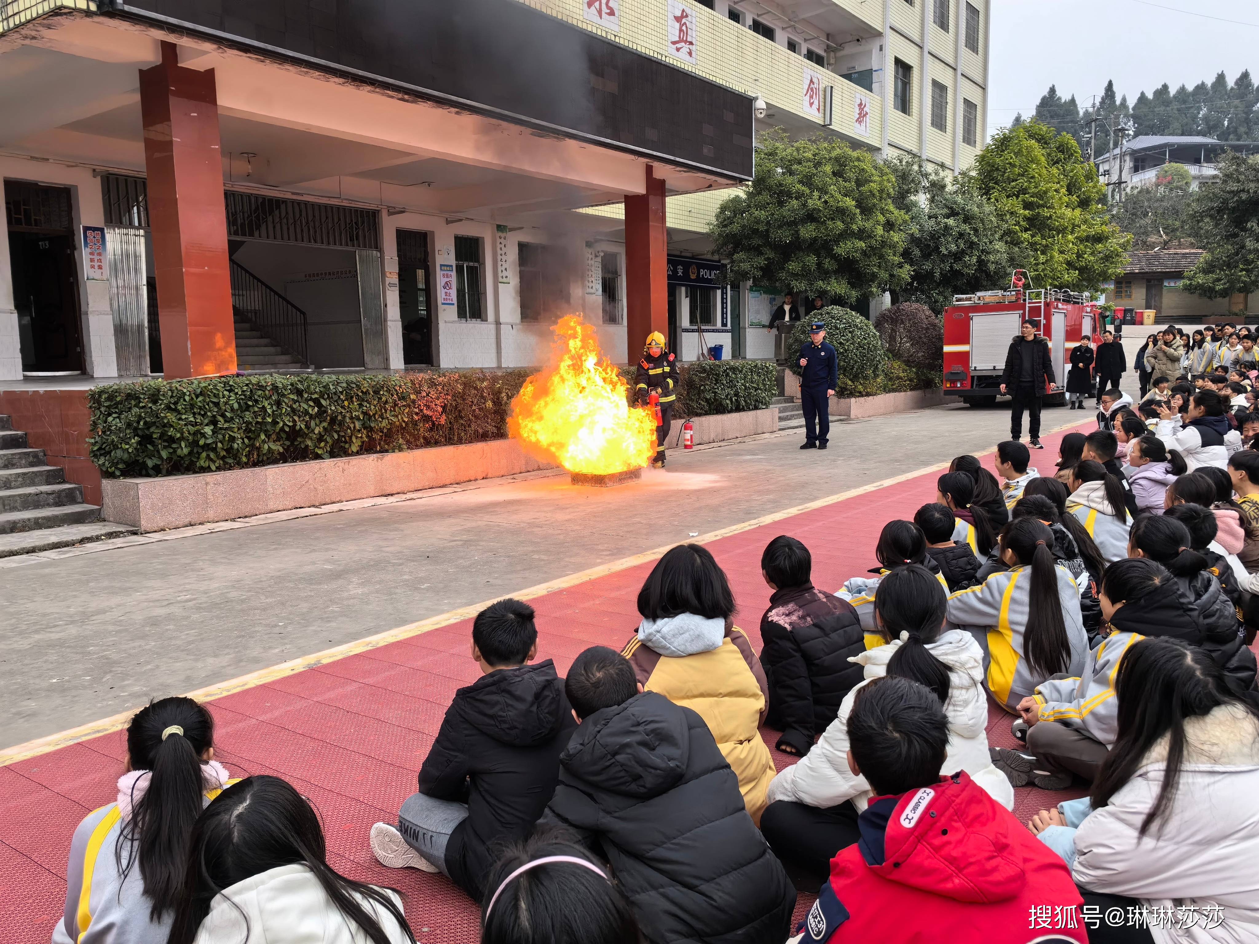 丰裕高级中学联合丰裕镇消防支队 开展消防演练_师生_应急_食堂
