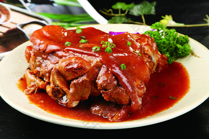 《酱香肘子:传统美食的传世之味》_味道_调料_过程