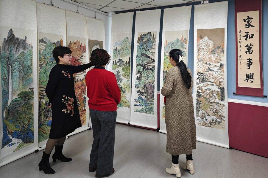 庆三八天津女书画家艺术研究院书画精品展在人民书画院展厅隆重开幕