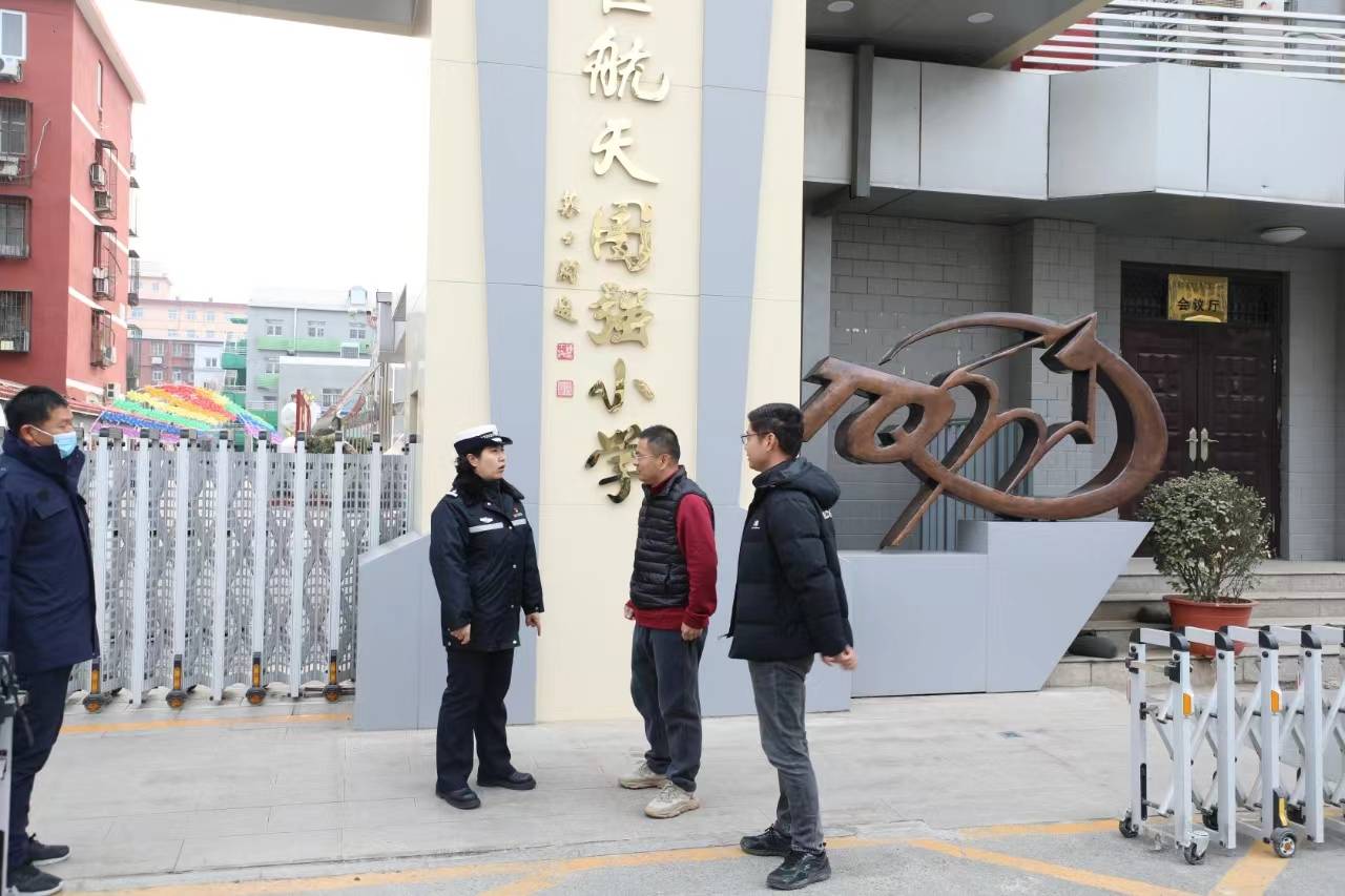 海淀交警深入育英学校,育英中学, 航天图强小学进行走访检查_工作