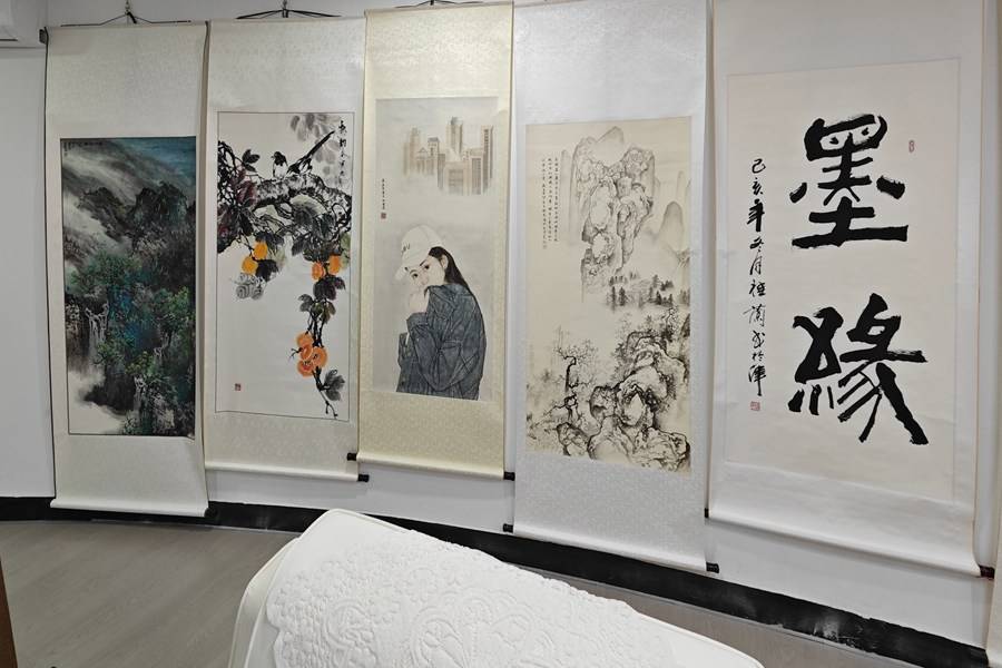 庆三八天津女书画家艺术研究院书画精品展在人民书画院展厅隆重开幕