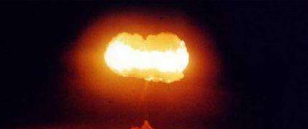 原创北京城天启爆炸之谜2万名死者全身一丝不挂千斤石像直冲云霄