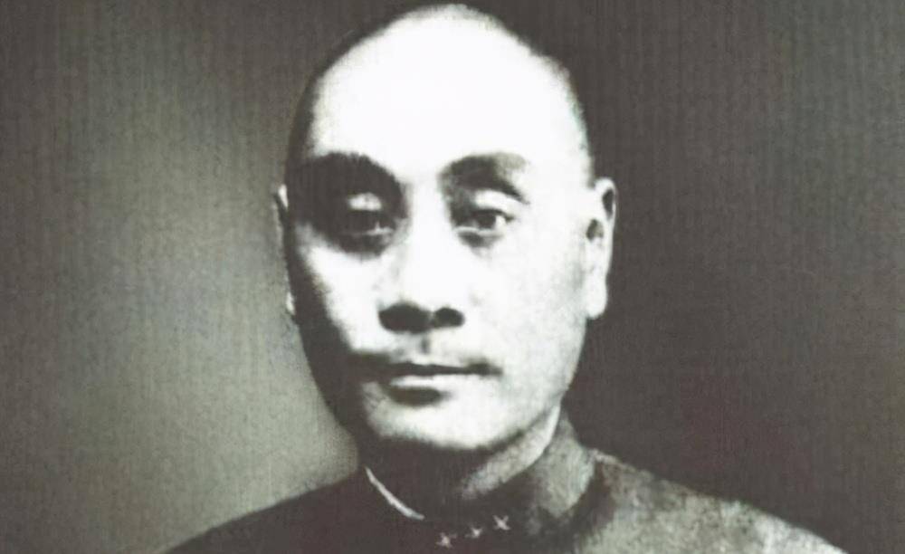 此二人长期周旋在刘湘,刘文辉,杨森等军阀的夹缝中求生存,苟延残喘.