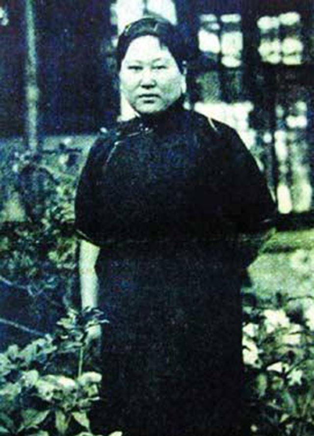 原创父亲被斩首示众十年后她独自枪杀在佛堂念经的仇人为父报仇