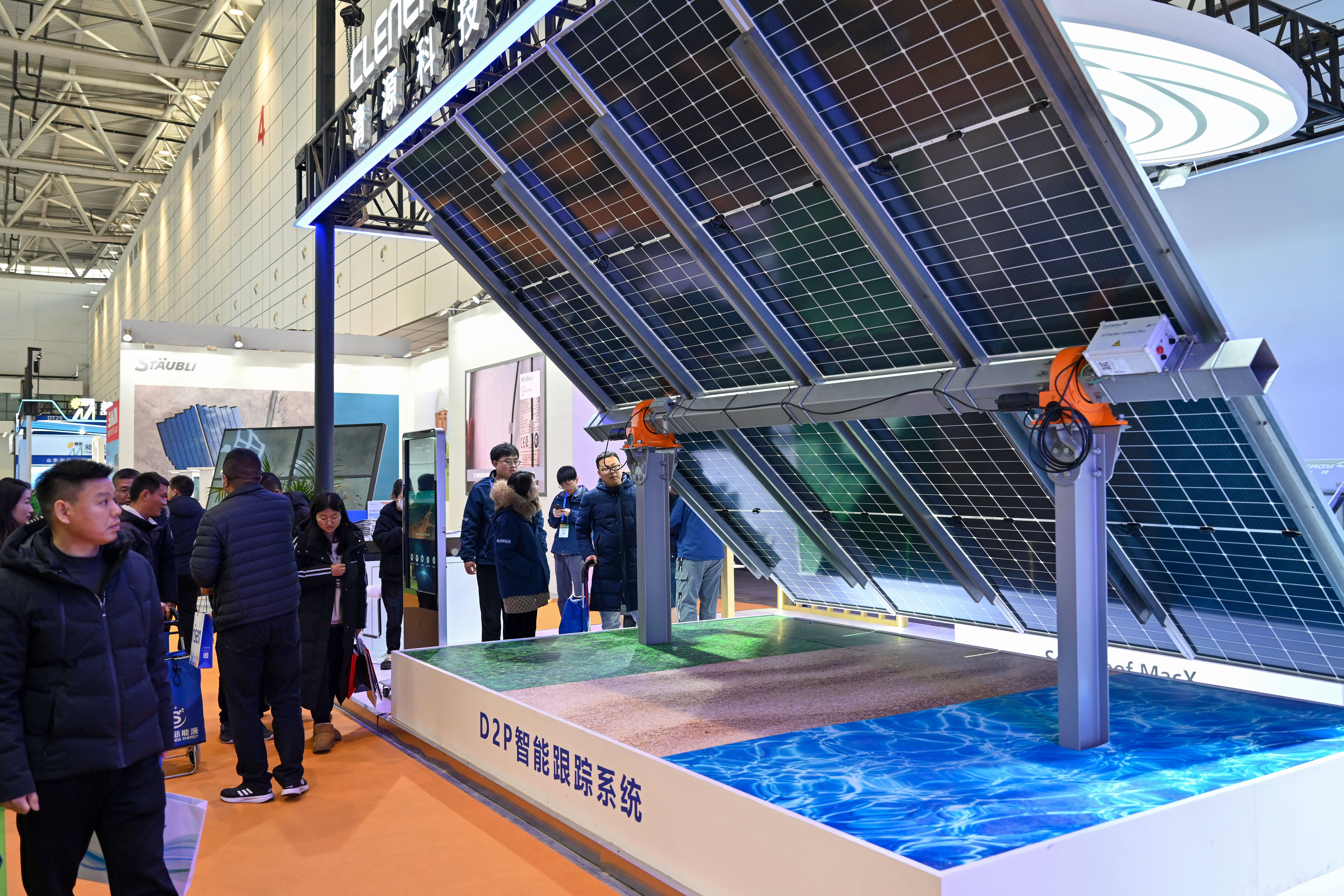 研发的"新一代营农型光伏系统 "——数字智能光伏跟踪系统eztracker